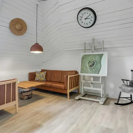 Sheena's In The Heart Of Hammer Bakker *